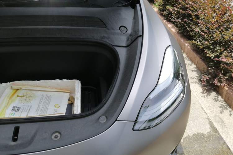 Used Tesla Model Y 2022 Rear-Wheel-Drive Version Engine Bay Left