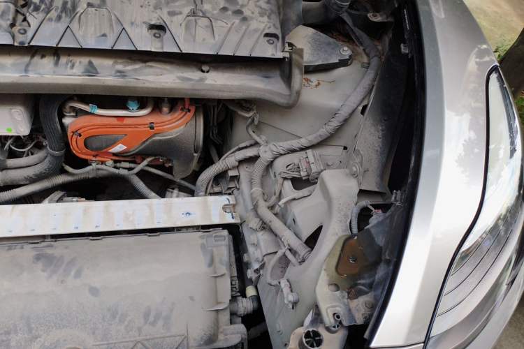 Used Tesla Model Y 2022 Rear-Wheel-Drive Version Engine Bay Left