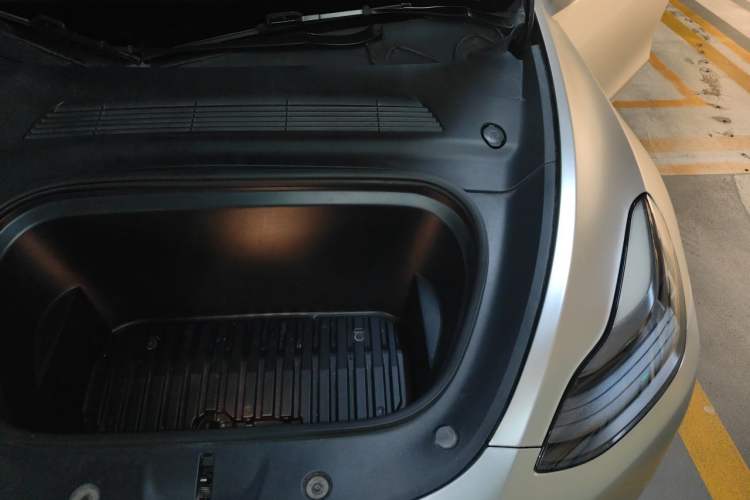 Used Tesla Model Y 2022 Rear-Wheel-Drive Version Engine Bay Left