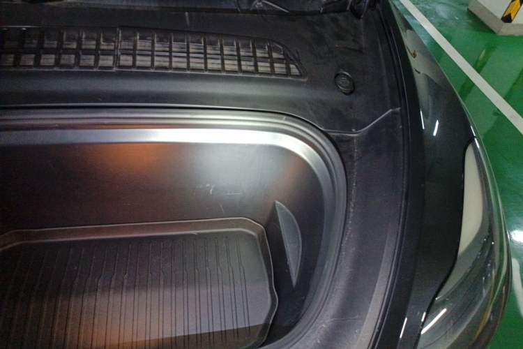 Used Tesla Model Y 2022 Performance High-Performance All-Wheel-Drive Version Engine Bay Left