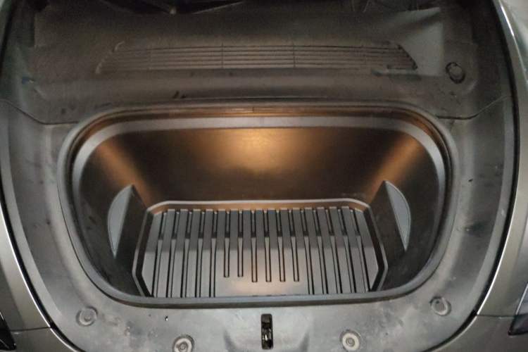 Used Tesla Model Y 2022 Rear-Wheel-Drive Version Engine Bay
