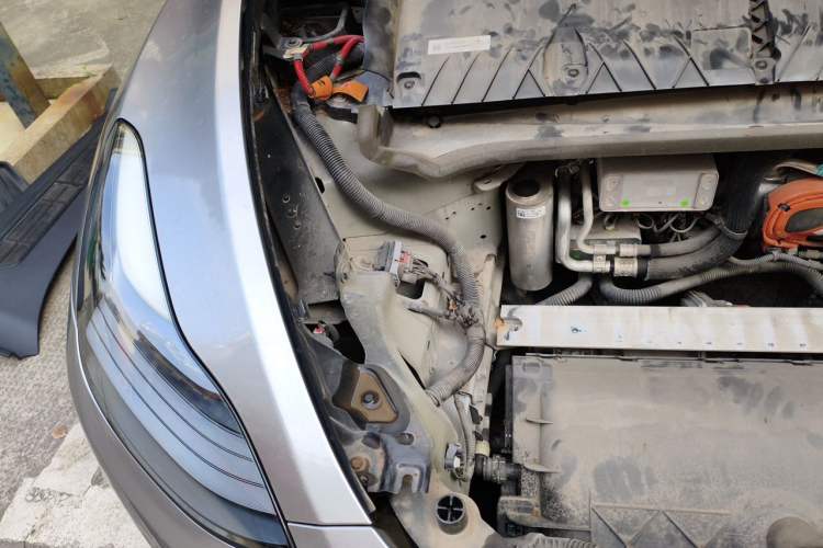 Used Tesla Model Y 2022 Rear-Wheel-Drive Version Engine Bay Right