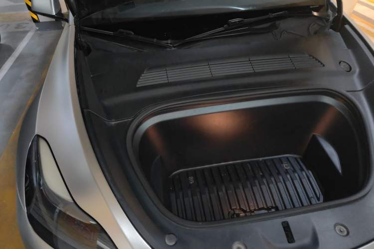 Used Tesla Model Y 2022 Rear-Wheel-Drive Version Engine Bay Right