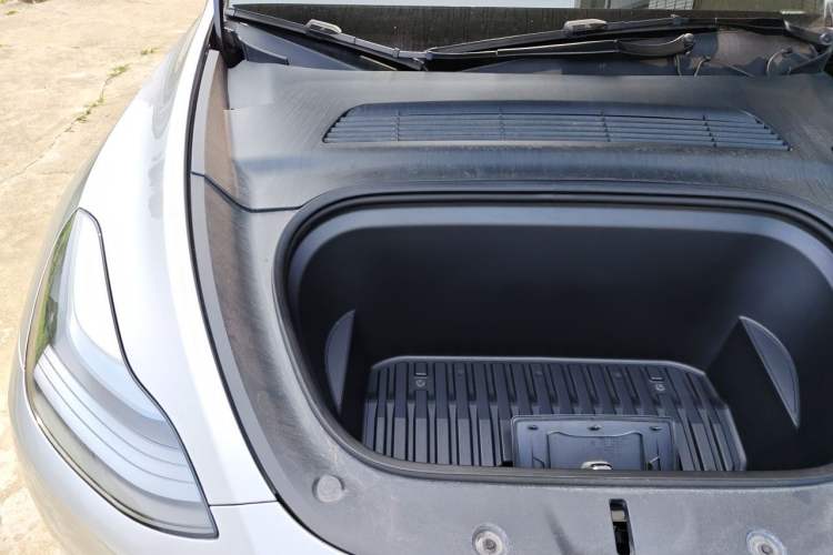 Used Tesla Model Y 2022 Performance High-Performance All-Wheel-Drive Version Engine Bay Right