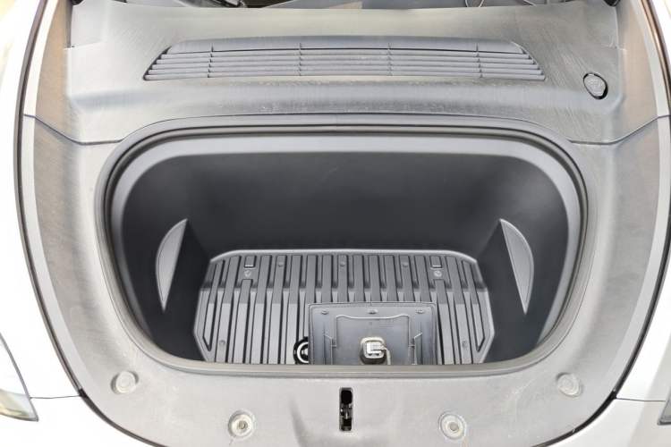 Used Tesla Model Y 2022 Performance High-Performance All-Wheel-Drive Version Engine Bay