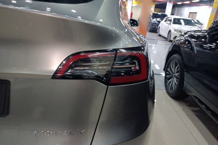 Used Tesla Model Y 2022 Revised Version Long-Range All-Wheel Drive Exterior 3
