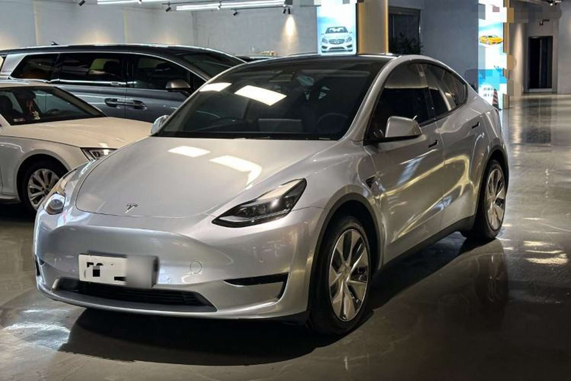 Used Tesla Model Y 2022 Rear-Wheel-Drive Version Front Left 45 Deg