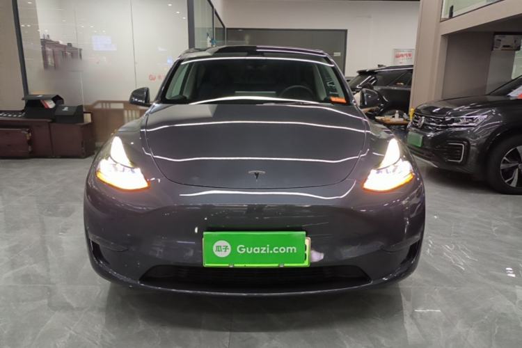 Used Tesla Model Y 2022 Long-Range All-Wheel-Drive Version Front
