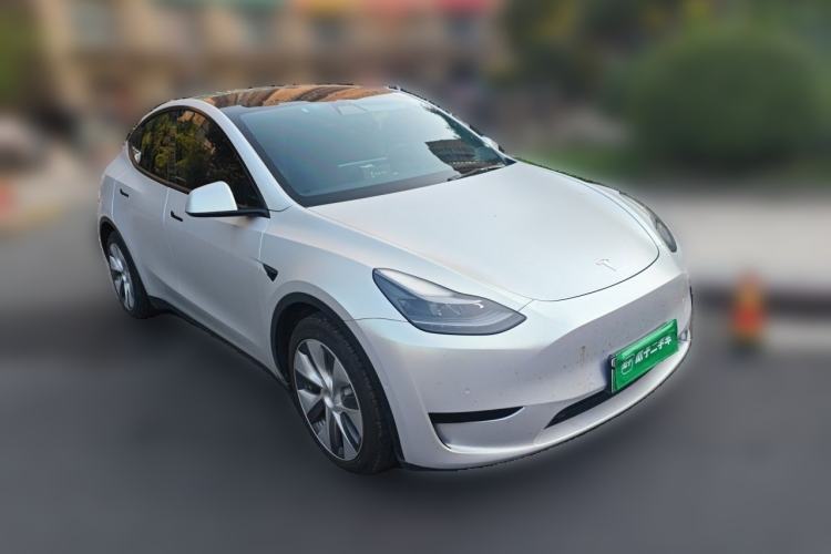 Used Tesla Model Y 2022 Rear-Wheel-Drive Version Front Right 45 Deg