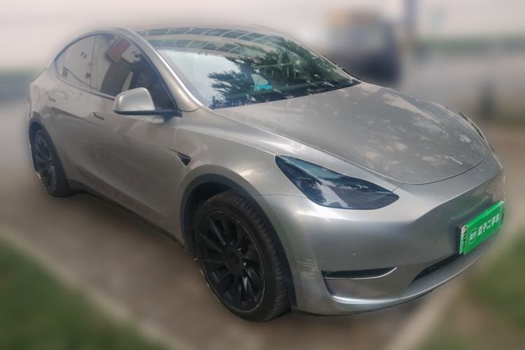 Used Tesla Model Y 2022 Long-Range All-Wheel-Drive Version Front Right 45 Deg