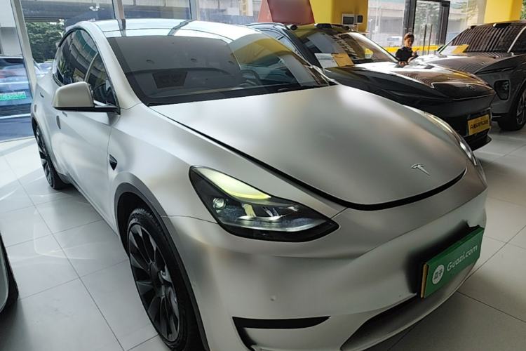 Used Tesla Model Y 2022 Rear-Wheel-Drive Version Front Right 45 Deg