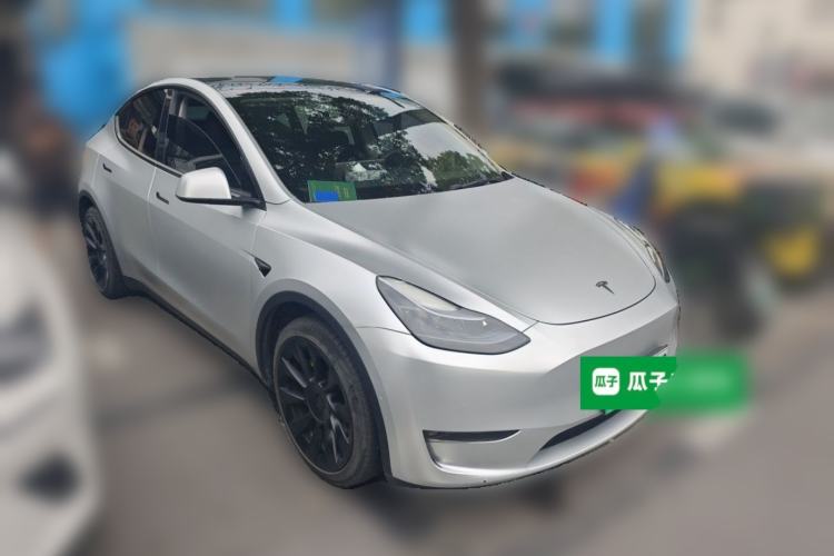 Used Tesla Model Y 2022 Long-Range All-Wheel-Drive Version Front Right 45 Deg