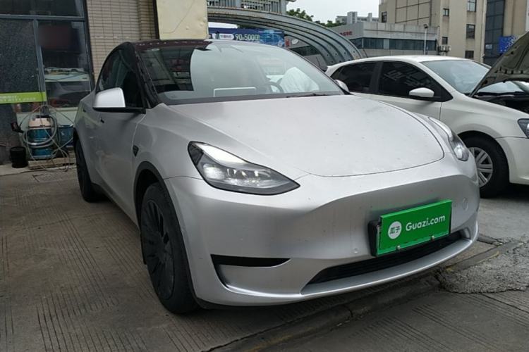 Used Tesla Model Y 2022 Rear-Wheel-Drive Version Front Right 45 Deg