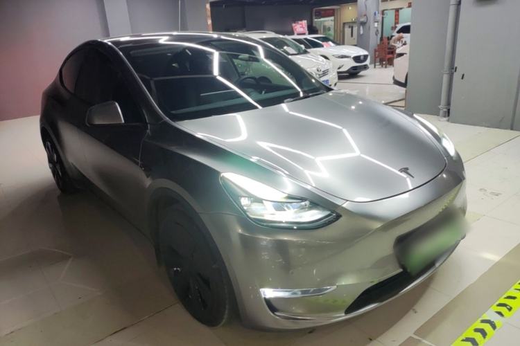 Used Tesla Model Y 2022 Long-Range All-Wheel-Drive Version Front Right 45 Deg