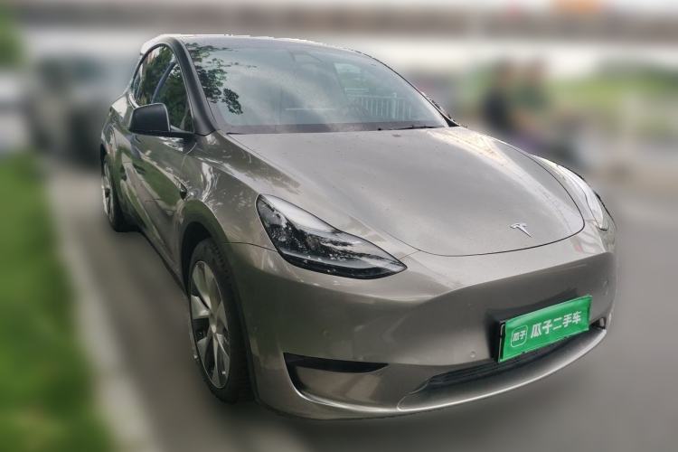Used Tesla Model Y 2022 Rear-Wheel-Drive Version Front Right 45 Deg