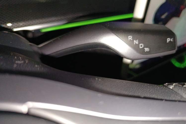 Used Tesla Model Y 2022 Performance High-Performance All-Wheel-Drive Version Gear Lever