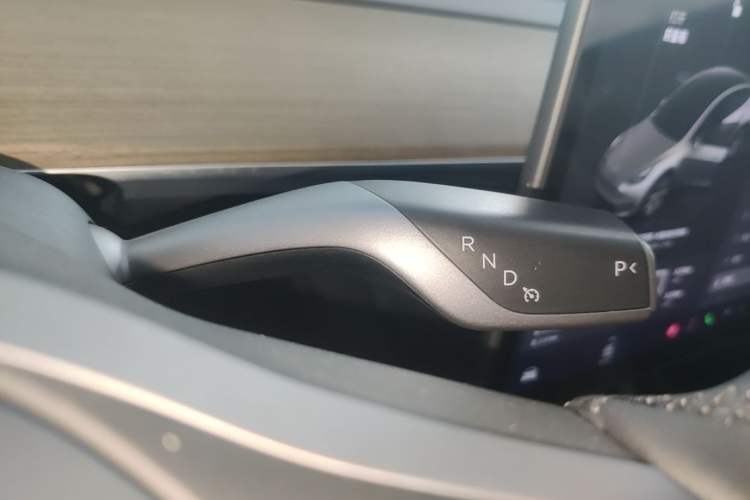 Used Tesla Model Y 2022 Revised Version Rear-Wheel Drive Gear Lever