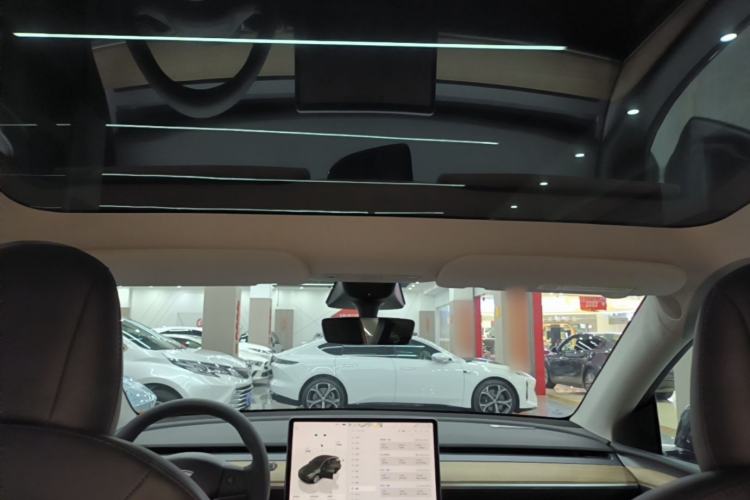 Used Tesla Model Y 2022 Long-Range All-Wheel-Drive Version Headliner