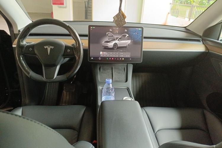 Used Tesla Model Y 2022 Rear-Wheel-Drive Version Interior 2