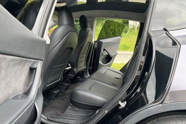 Used Tesla Model Y 2022 Rear-Wheel-Drive Version Interior 2