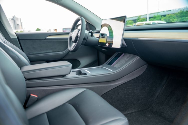 Used Tesla Model Y 2022 Rear-Wheel-Drive Version Interior 2
