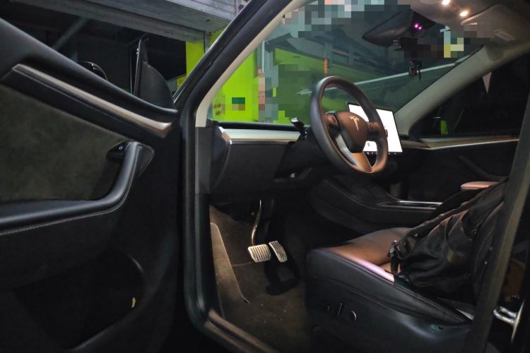 Used Tesla Model Y 2022 Rear-Wheel-Drive Version Interior 3