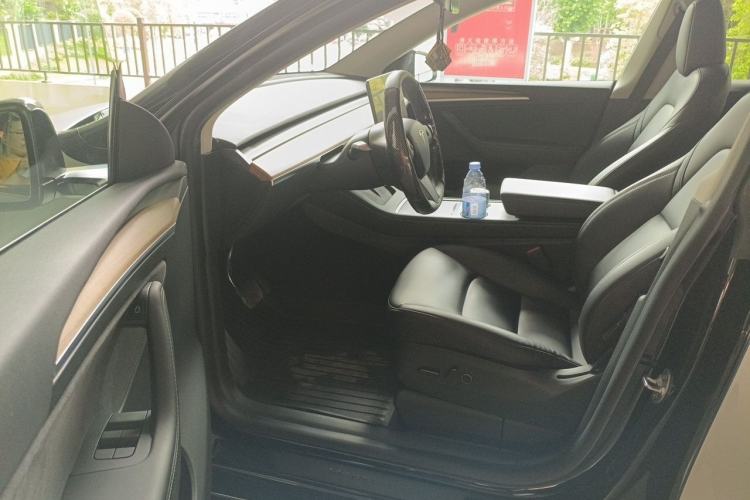 Used Tesla Model Y 2022 Rear-Wheel-Drive Version Interior 3