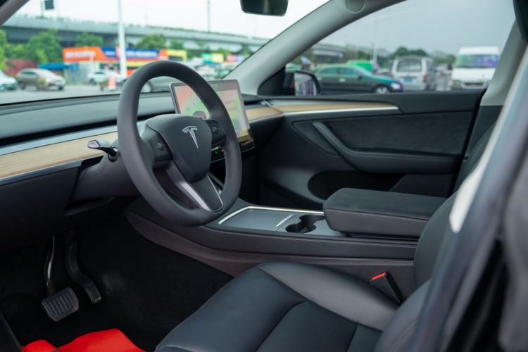 Used Tesla Model Y 2022 Rear-Wheel-Drive Version Interior 3