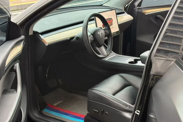 Used Tesla Model Y 2022 Rear-Wheel-Drive Version Interior 3