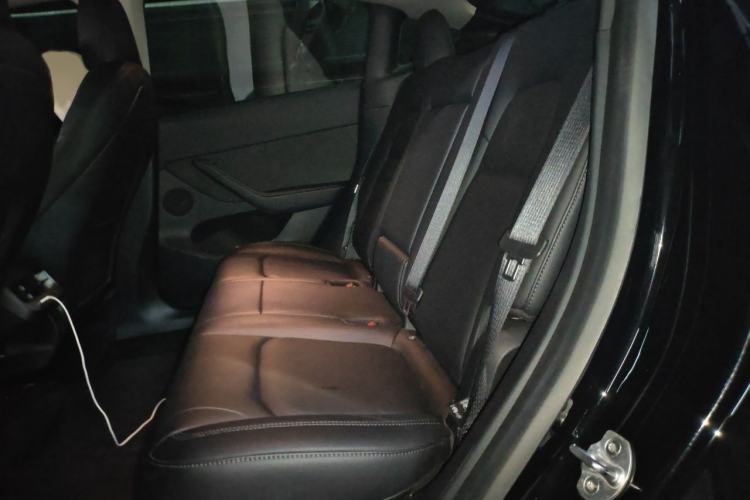 Used Tesla Model Y 2022 Rear-Wheel-Drive Version Interior 4