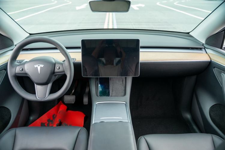 Used Tesla Model Y 2022 Rear-Wheel-Drive Version Interior 4