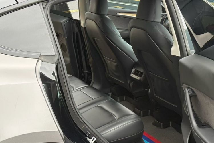 Used Tesla Model Y 2022 Rear-Wheel-Drive Version Interior 4