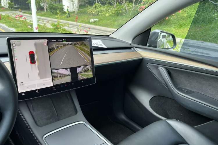 Used Tesla Model Y 2022 Rear-Wheel-Drive Version Interior 7
