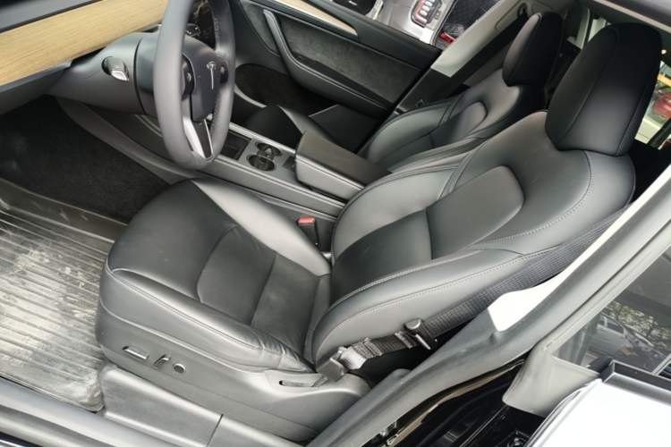 Used Tesla Model Y 2022 Rear-Wheel-Drive Version Left Front Seat