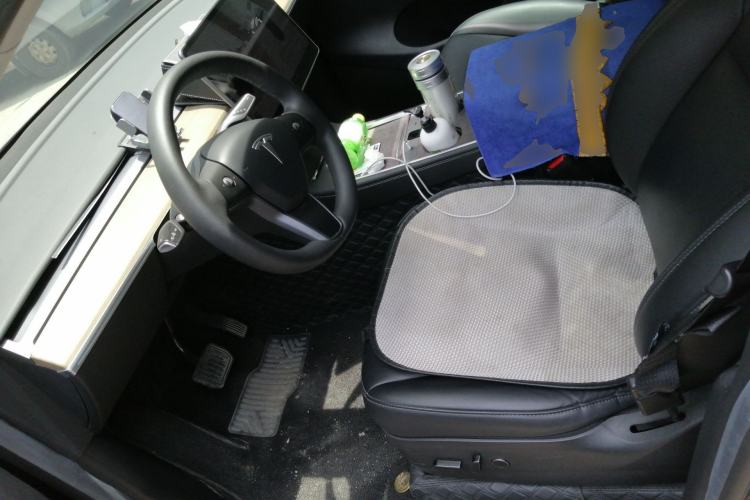 Used Tesla Model Y 2022 Rear-Wheel-Drive Version Left Front Seat