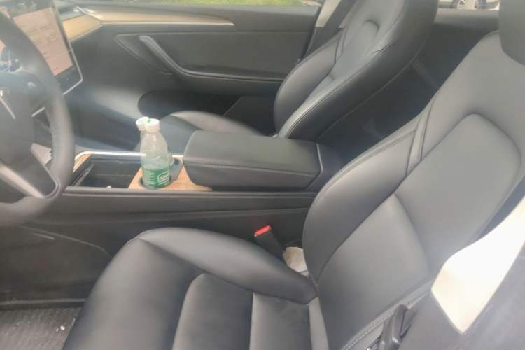Used Tesla Model Y 2022 Long-Range All-Wheel-Drive Version Left Front Seat