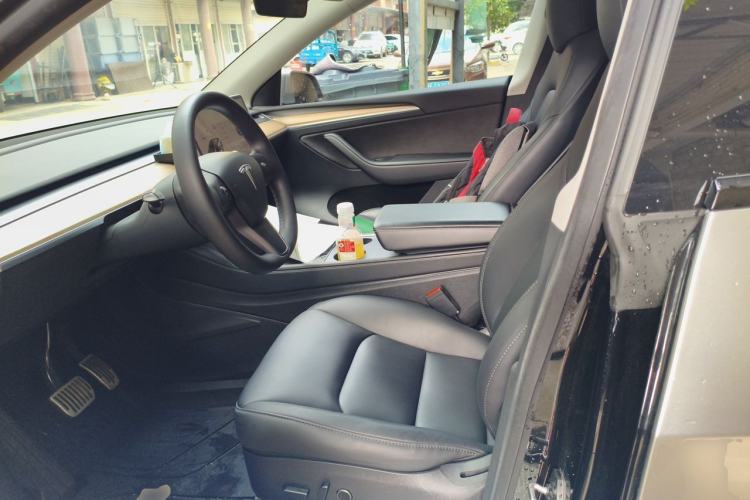 Used Tesla Model Y 2022 Rear-Wheel-Drive Version Left Front Seat