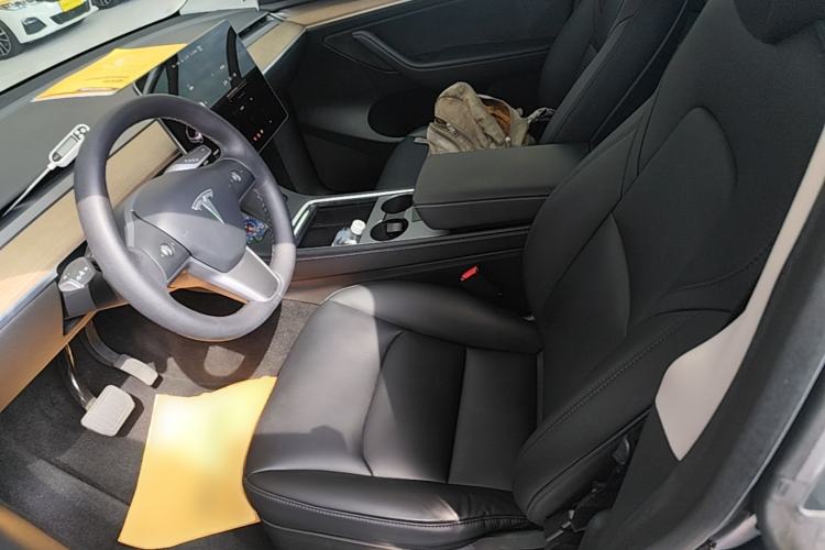 Used Tesla Model Y 2022 Rear-Wheel-Drive Version Left Front Seat