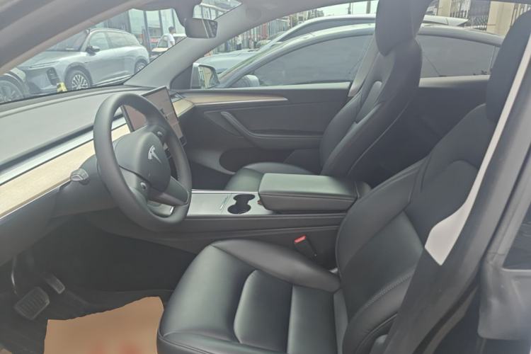 Used Tesla Model Y 2022 Long-Range All-Wheel-Drive Version Left Front Seat