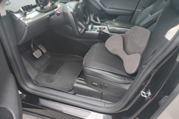 Used Tesla Model Y 2022 Long-Range All-Wheel-Drive Version Left Front Seat