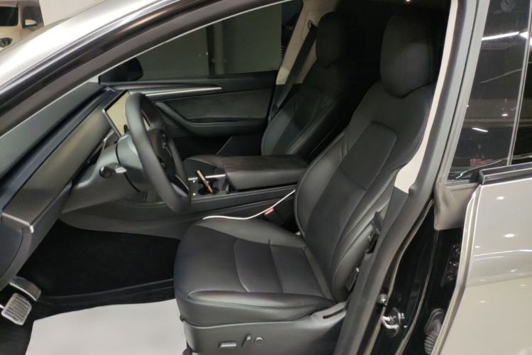 Used Tesla Model Y 2022 Long-Range All-Wheel-Drive Version Left Front Seat