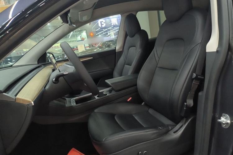 Used Tesla Model Y 2022 Long-Range All-Wheel-Drive Version Left Front Seat