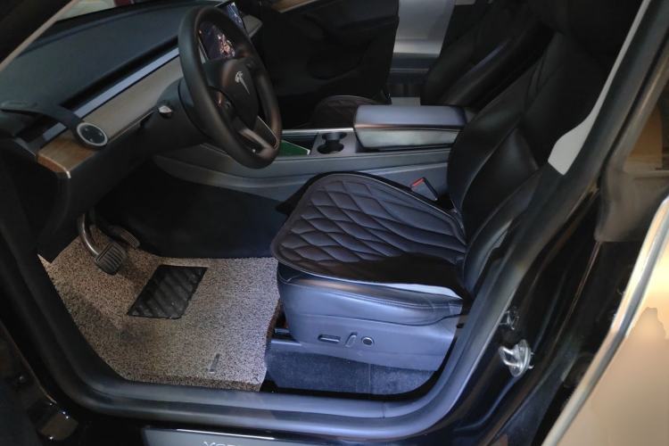 Used Tesla Model Y 2022 Rear-Wheel-Drive Version Left Front Seat