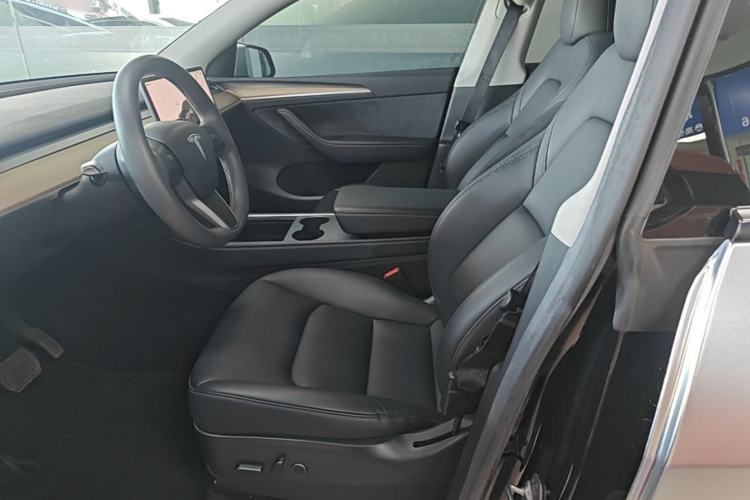 Used Tesla Model Y 2022 Rear-Wheel-Drive Version Left Front Seat