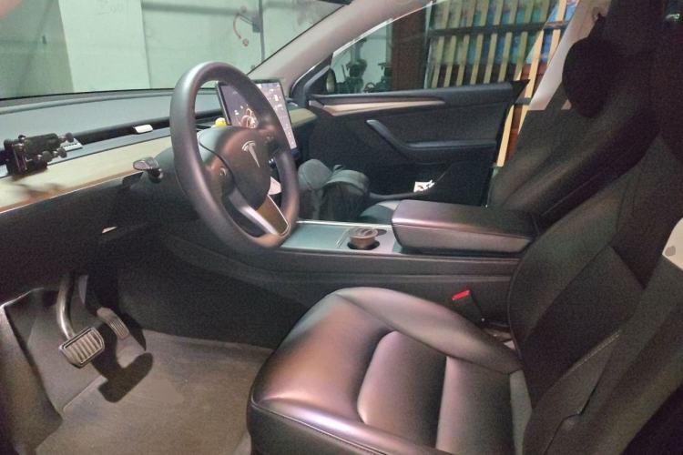 Used Tesla Model Y 2022 Rear-Wheel-Drive Version Left Front Seat