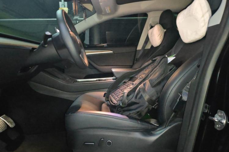 Used Tesla Model Y 2022 Rear-Wheel-Drive Version Left Front Seat