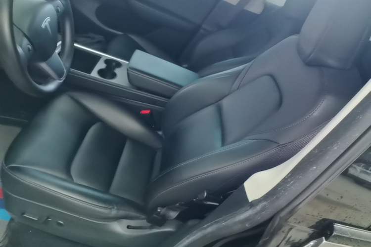 Used Tesla Model Y 2022 Rear-Wheel-Drive Version Left Front Seat