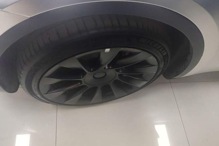 Used Tesla Model Y 2022 Revised Version Rear-Wheel Drive Left Front Wheel Hub