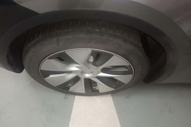 Used Tesla Model Y 2022 Revised Version Long-Range All-Wheel Drive Left Front Wheel Hub