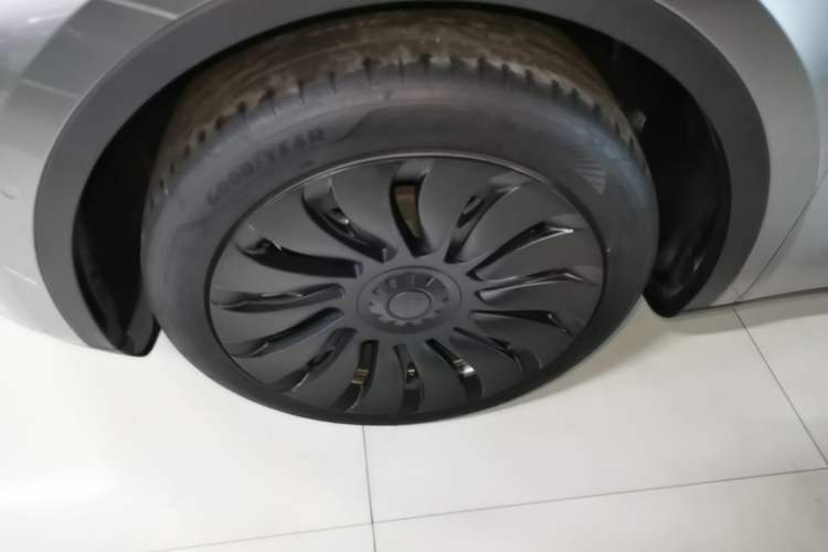 Used Tesla Model Y 2022 Revised Version Rear-Wheel Drive Left Front Wheel Hub